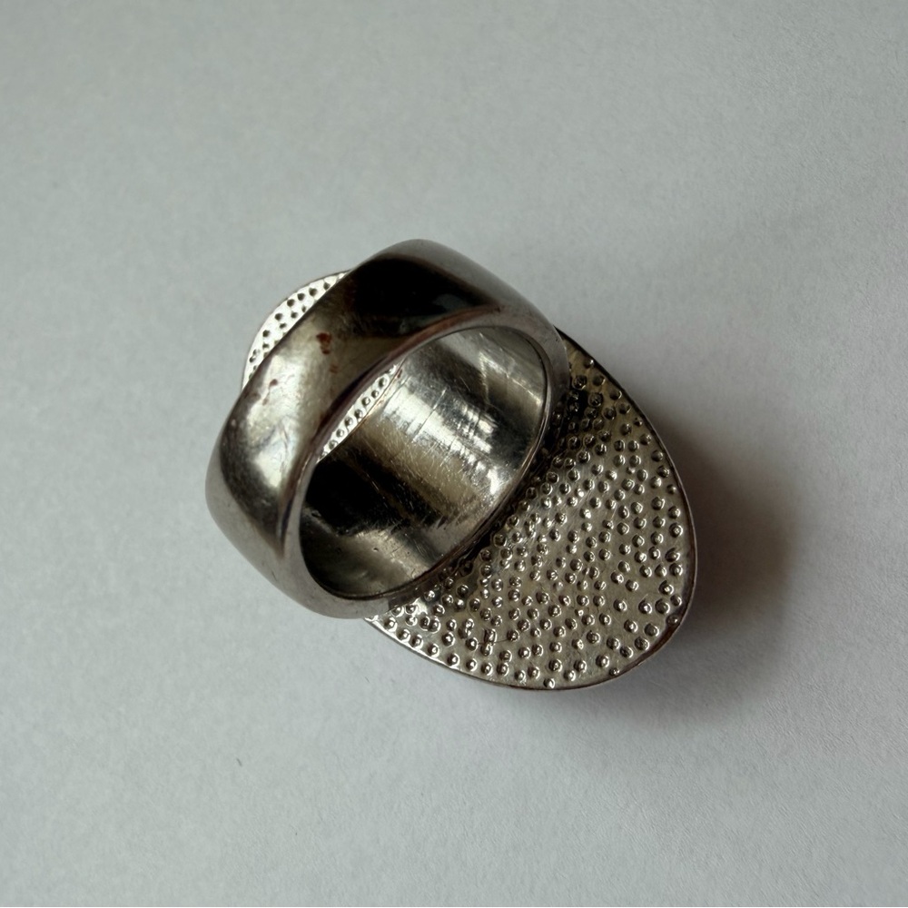 Dark Blue Oval Stone Ring - Picture 12 of 13